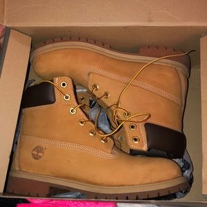 Kids size 7 waterproof timberlands